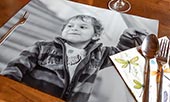 prostírání s vlastní fotografií